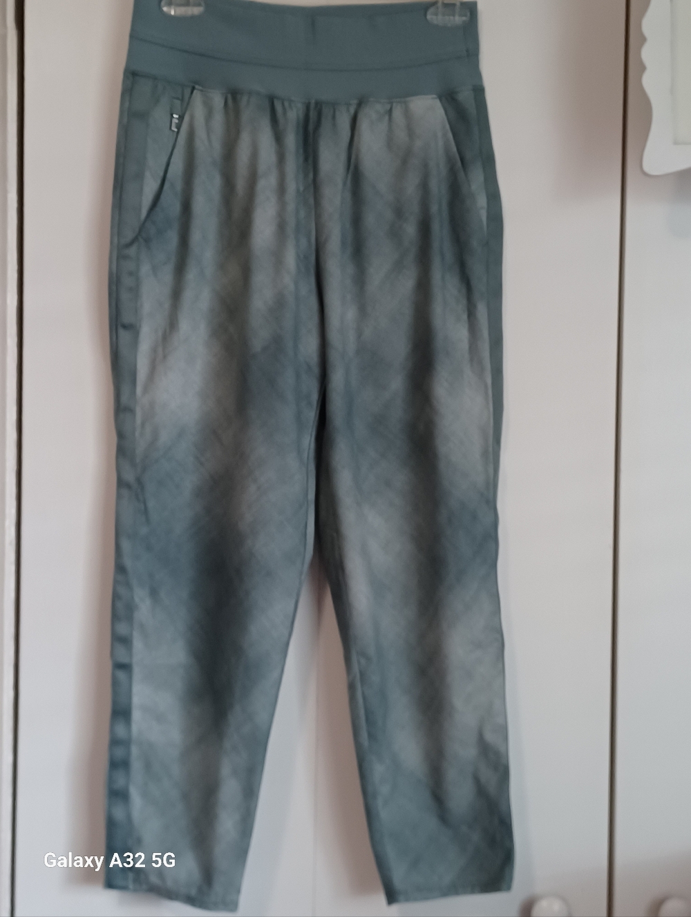Athleta Wide Elastic High Waist W/3 Zip Pocket Sage Green Joggers,  Sz. 6